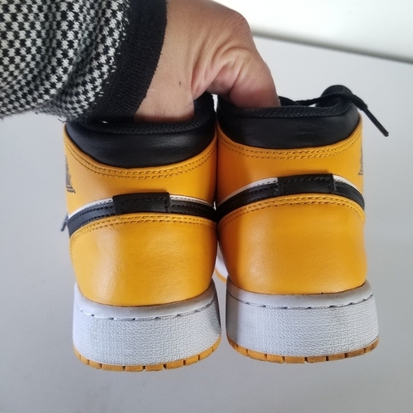 Nike | Air Jordan 1 Retro Mid - Picture 5 of 9